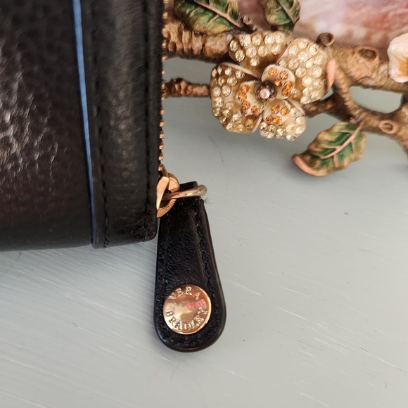 Vera Bradley Black Leather George Wallet Zip Pink Red Floral Interior - Picture 5 of 10